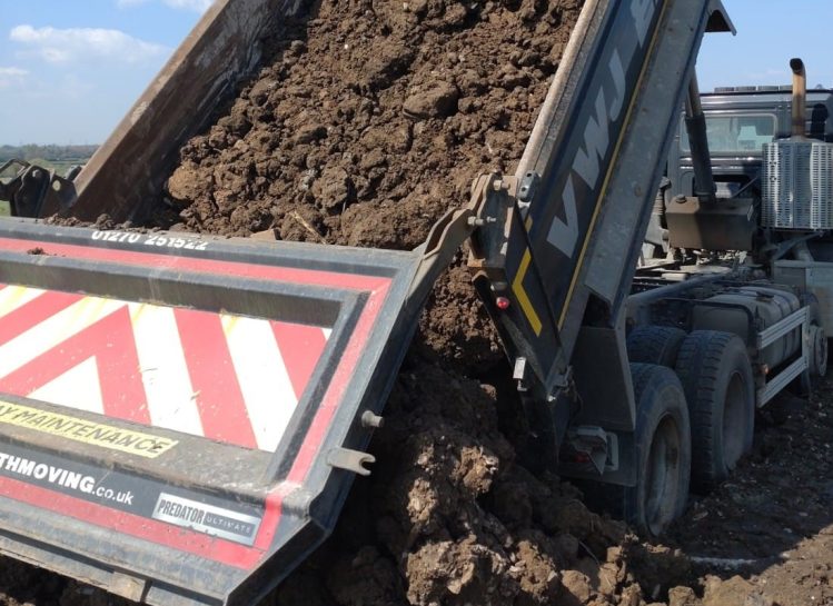 Truck tipping - Earthmoving