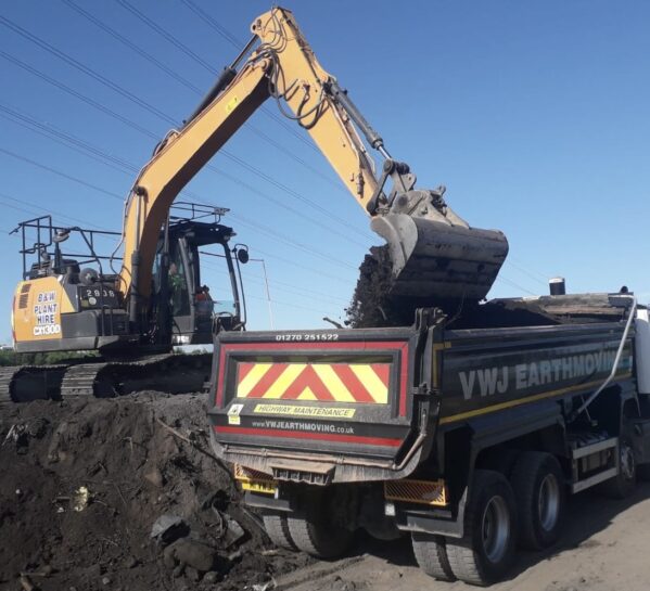 vwj earthmoving tipper hire vs grab hire